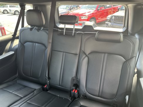 New 2025 Jeep Wagoneer L Series II image 16