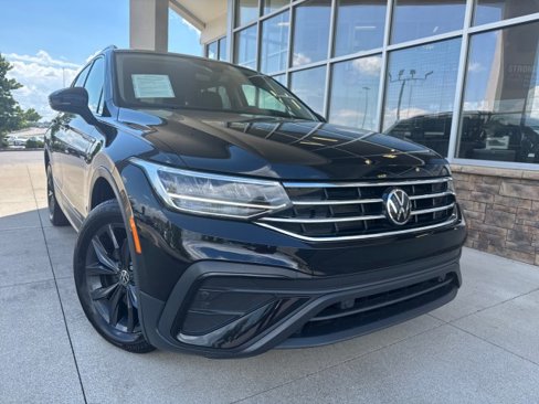 Used 2024 Volkswagen Tiguan SE image 2