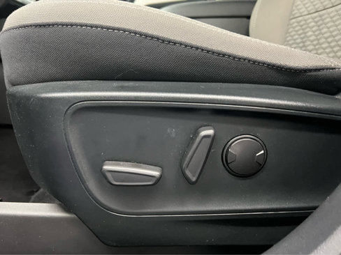 Used 2022 Ford Escape SE w/ SE Sport Appearance Package image 6