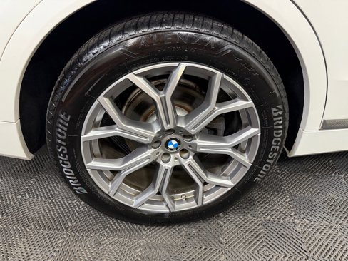 Used 2022 BMW X7 xDrive40i w/ Premium Package image 22