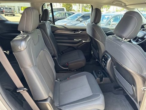 Used 2023 Jeep Grand Cherokee L Laredo image 20