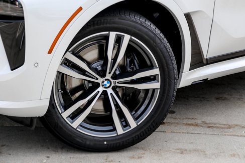 New 2026 BMW X7 M60i image 9