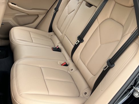 New 2026 Porsche Macan image 17