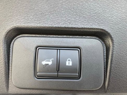 Certified 2025 Nissan Rogue SV image 18