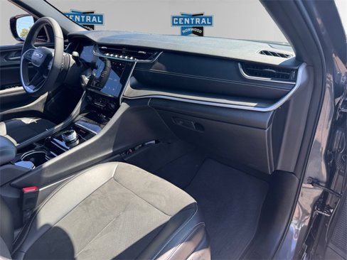 Certified 2023 Jeep Grand Cherokee Altitude image 12