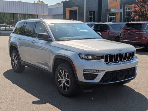 New 2025 Jeep Grand Cherokee Limited w/ Luxury Tech Group II image 3