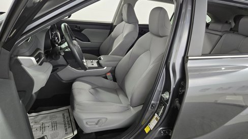 Used 2023 Toyota Highlander LE image 23