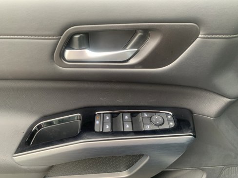 New 2025 Nissan Pathfinder SL image 10