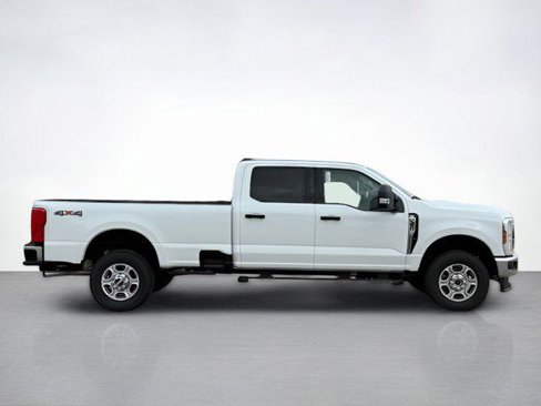 New 2026 Ford F350 XLT image 2