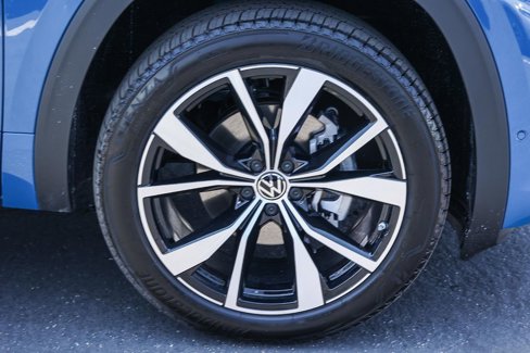 New 2025 Volkswagen Atlas Cross Sport SEL Premium R-Line image 19