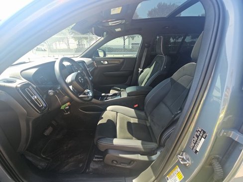 Used 2023 Volvo XC40 Recharge Plus image 5