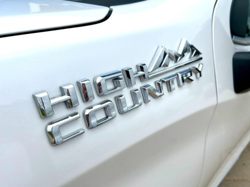 Used 2022 Chevrolet Silverado 1500 High Country w/ Technology Package image 12