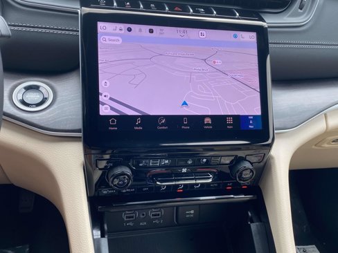 New 2025 Jeep Grand Cherokee Limited image 11
