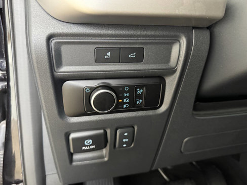 Used 2024 Ford Expedition XLT image 28
