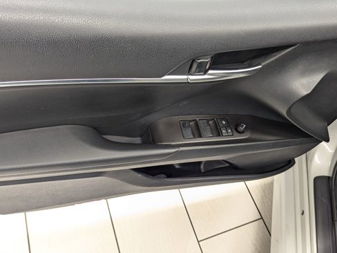 Used 2024 Toyota Camry SE image 10