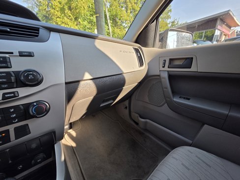 Used 2009 Ford Focus SE image 46