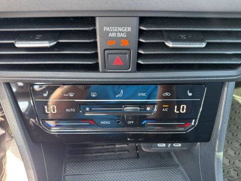 Certified 2025 Volkswagen Jetta SE image 18