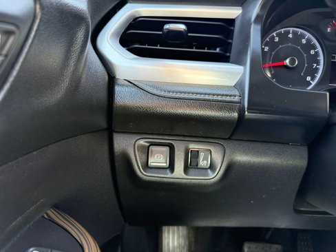 Used 2018 GMC Acadia SLE image 32