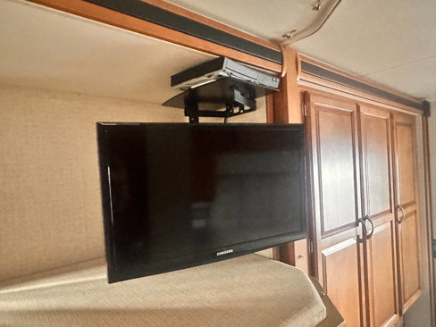 Used 2016 Ford E-450 and Econoline 450 Super Duty w/ Motorhome Prep Package image 49