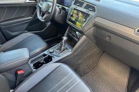 Used 2022 Volkswagen Tiguan SE image 15