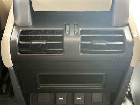Used 2024 Land Rover Defender 90 S image 29