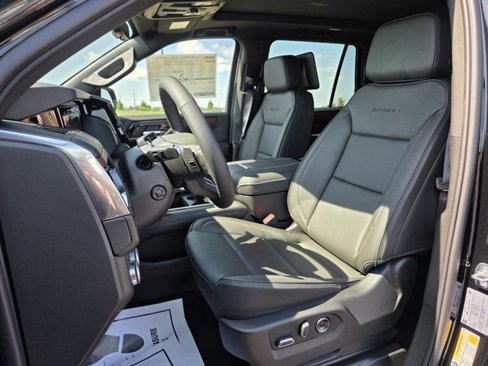 New 2025 GMC Yukon Denali w/ Denali Reserve Package image 5