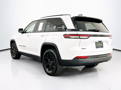 Used 2024 Jeep Grand Cherokee Altitude image 5