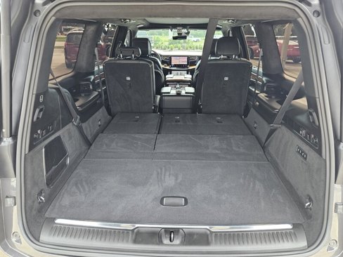 Used 2023 Jeep Grand Wagoneer Series III image 13