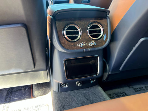 Used 2023 Bentley Bentayga image 25