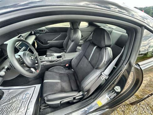 New 2025 Toyota GR86 Premium w/ Performance Package image 17