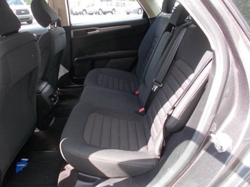 Used 2020 Ford Fusion SE image 7