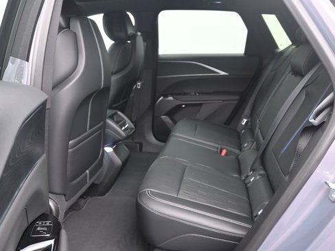 New 2026 Cadillac Lyriq Luxury image 9