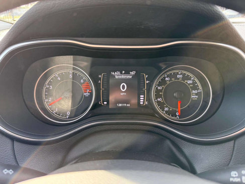 Used 2020 Jeep Cherokee Latitude image 18