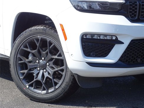 New 2025 Jeep Grand Cherokee Summit image 3
