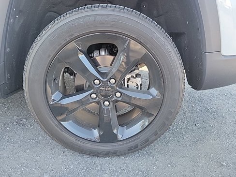 Used 2023 Jeep Grand Cherokee Altitude image 26