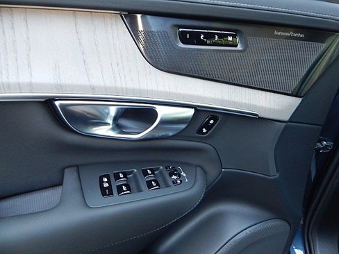 New 2026 Volvo XC90 B5 Ultra image 16