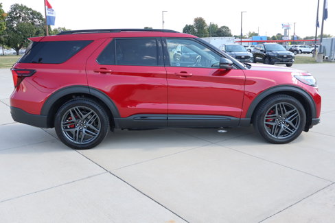 Used 2025 Ford Explorer ST image 5