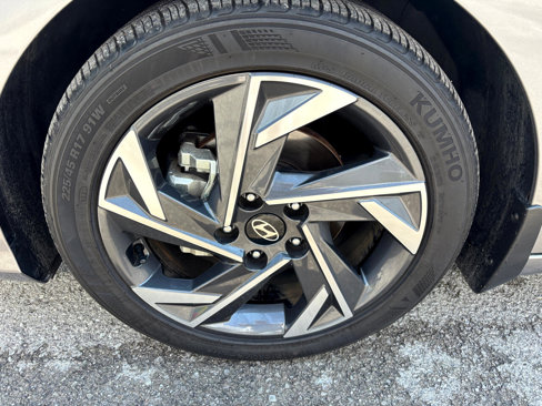 Used 2024 Hyundai Elantra Limited image 7