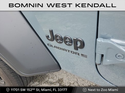 Used 2025 Jeep Gladiator Sport image 6