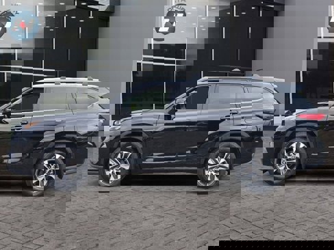 Used 2022 Toyota Highlander XLE image 2