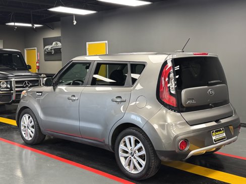 Used 2017 Kia Soul + image 4