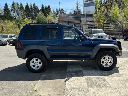 Used 2005 Jeep Liberty Sport image 35
