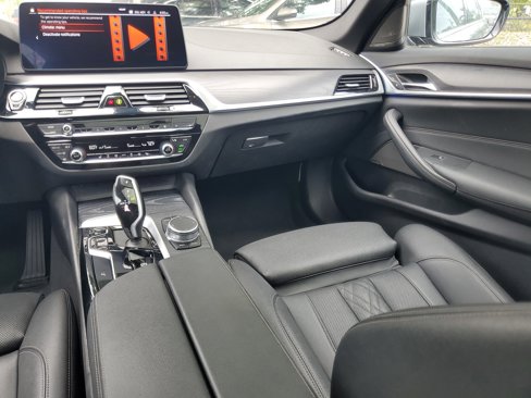 Used 2023 BMW 530i image 12