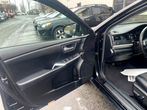 Used 2017 Toyota Camry SE image 10