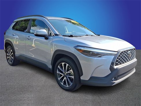 Used 2024 Toyota Corolla Cross XLE image 3