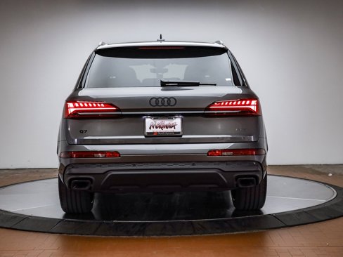 New 2025 Audi Q7 3.0T Prestige image 9