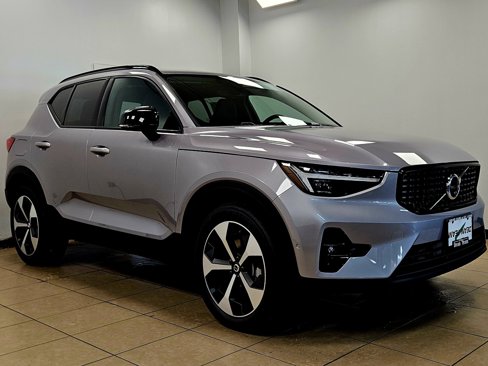 New 2026 Volvo XC40 B5 Plus w/ Protection Package Premier image 3
