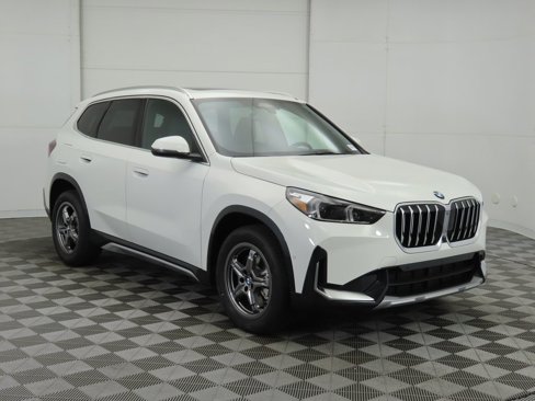 Used 2025 BMW X1 xDrive28i w/ Technology Package image 4