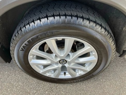 Used 2020 Nissan Rogue SV image 22