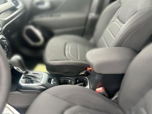Used 2019 Jeep Renegade Latitude image 43